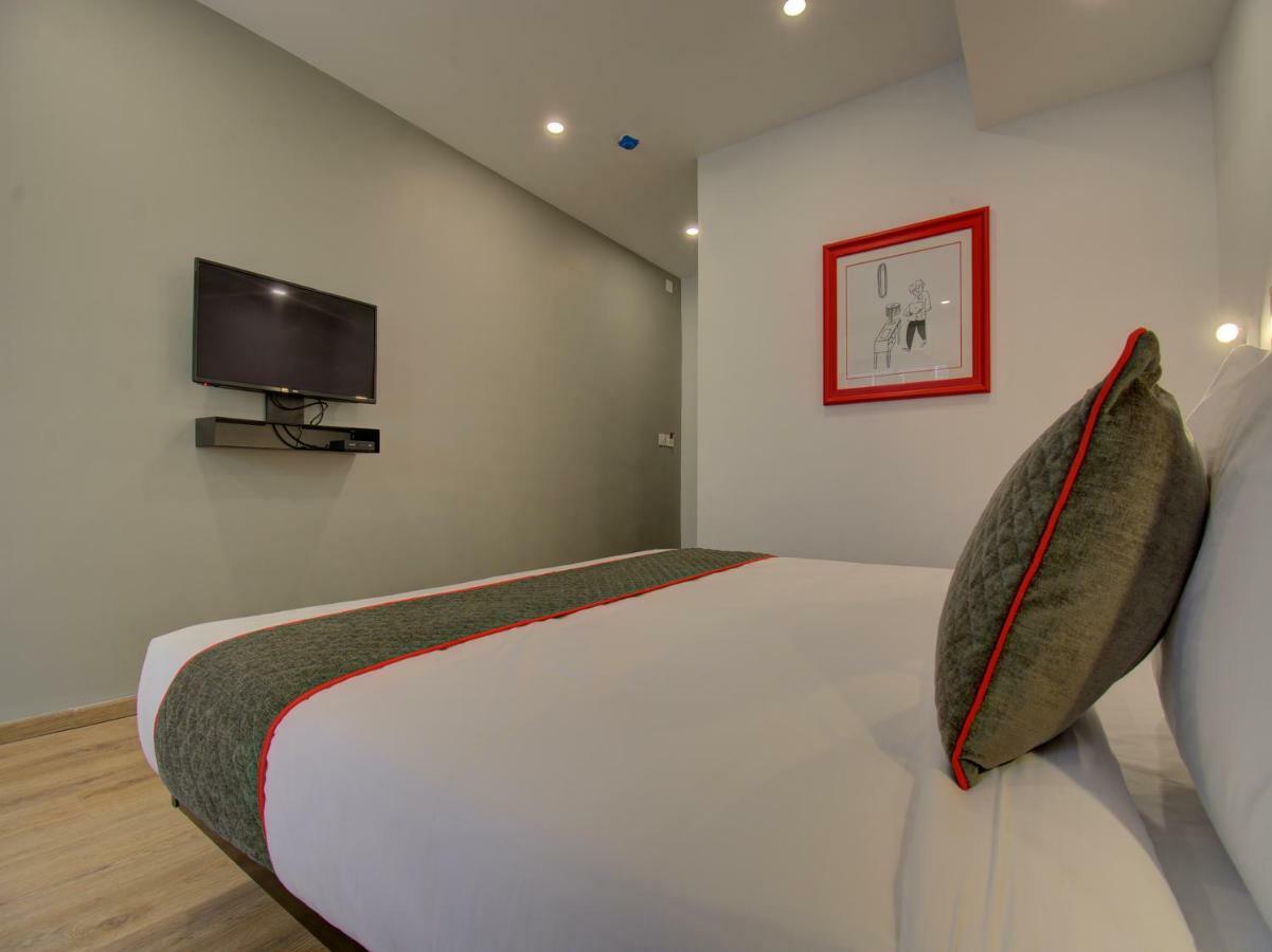 Oyo Townhouse 150 Shreyas Colony Hotel Ahmedabad Exterior photo