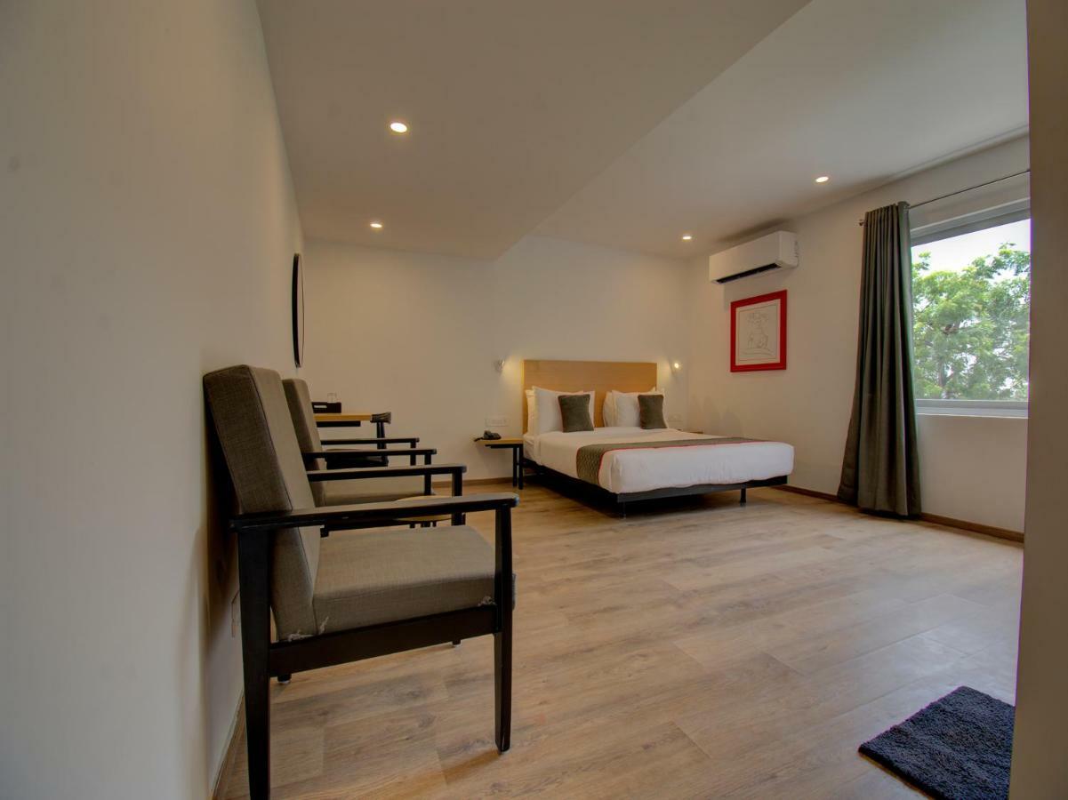 Oyo Townhouse 150 Shreyas Colony Hotel Ahmedabad Exterior photo