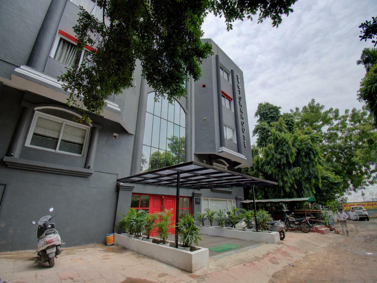 Oyo Townhouse 150 Shreyas Colony Hotel Ahmedabad Exterior photo