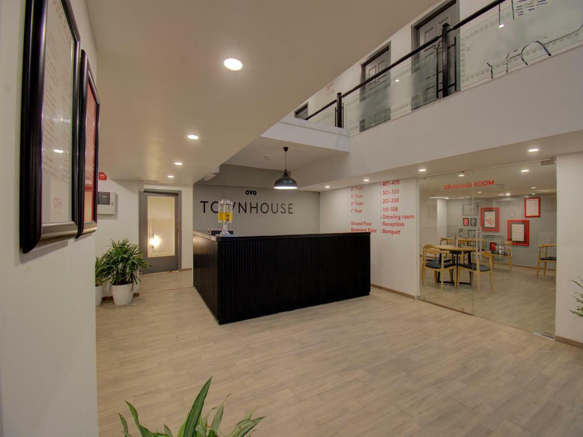 Oyo Townhouse 150 Shreyas Colony Hotel Ahmedabad Exterior photo