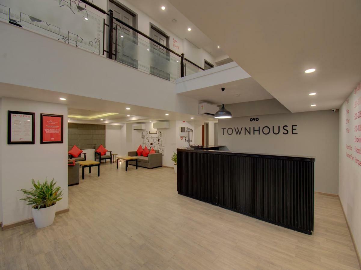 Oyo Townhouse 150 Shreyas Colony Hotel Ahmedabad Exterior photo