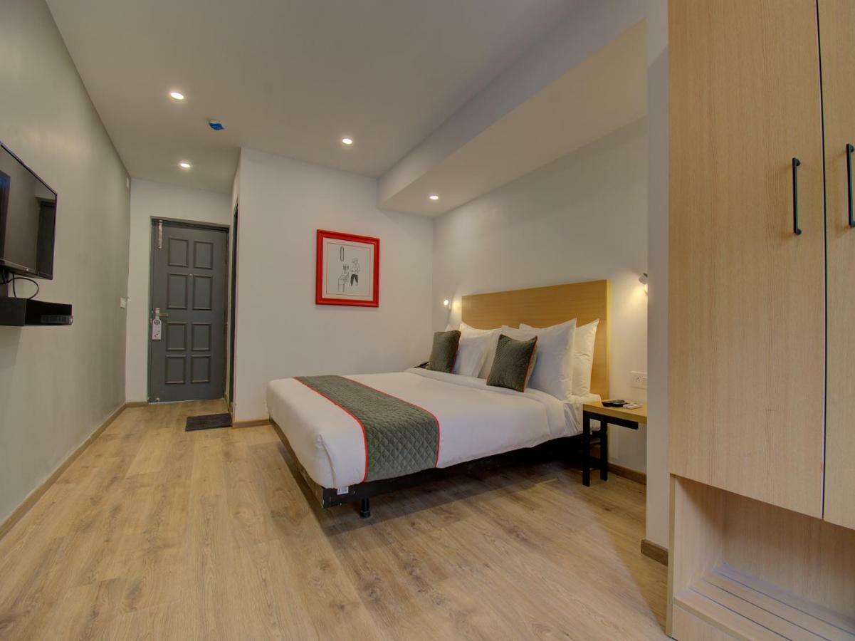 Oyo Townhouse 150 Shreyas Colony Hotel Ahmedabad Exterior photo