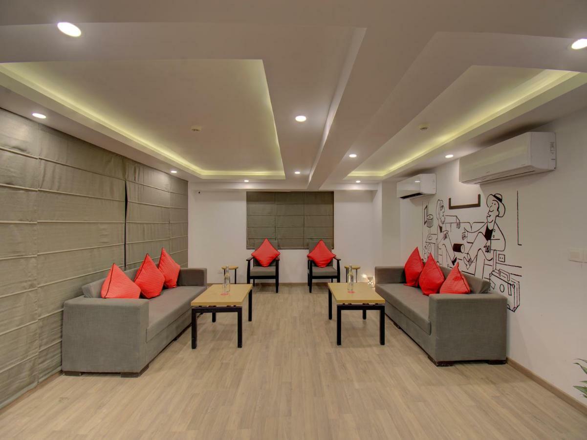 Oyo Townhouse 150 Shreyas Colony Hotel Ahmedabad Exterior photo
