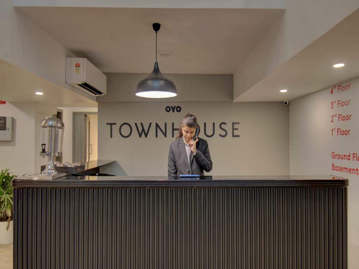 Oyo Townhouse 150 Shreyas Colony Hotel Ahmedabad Exterior photo