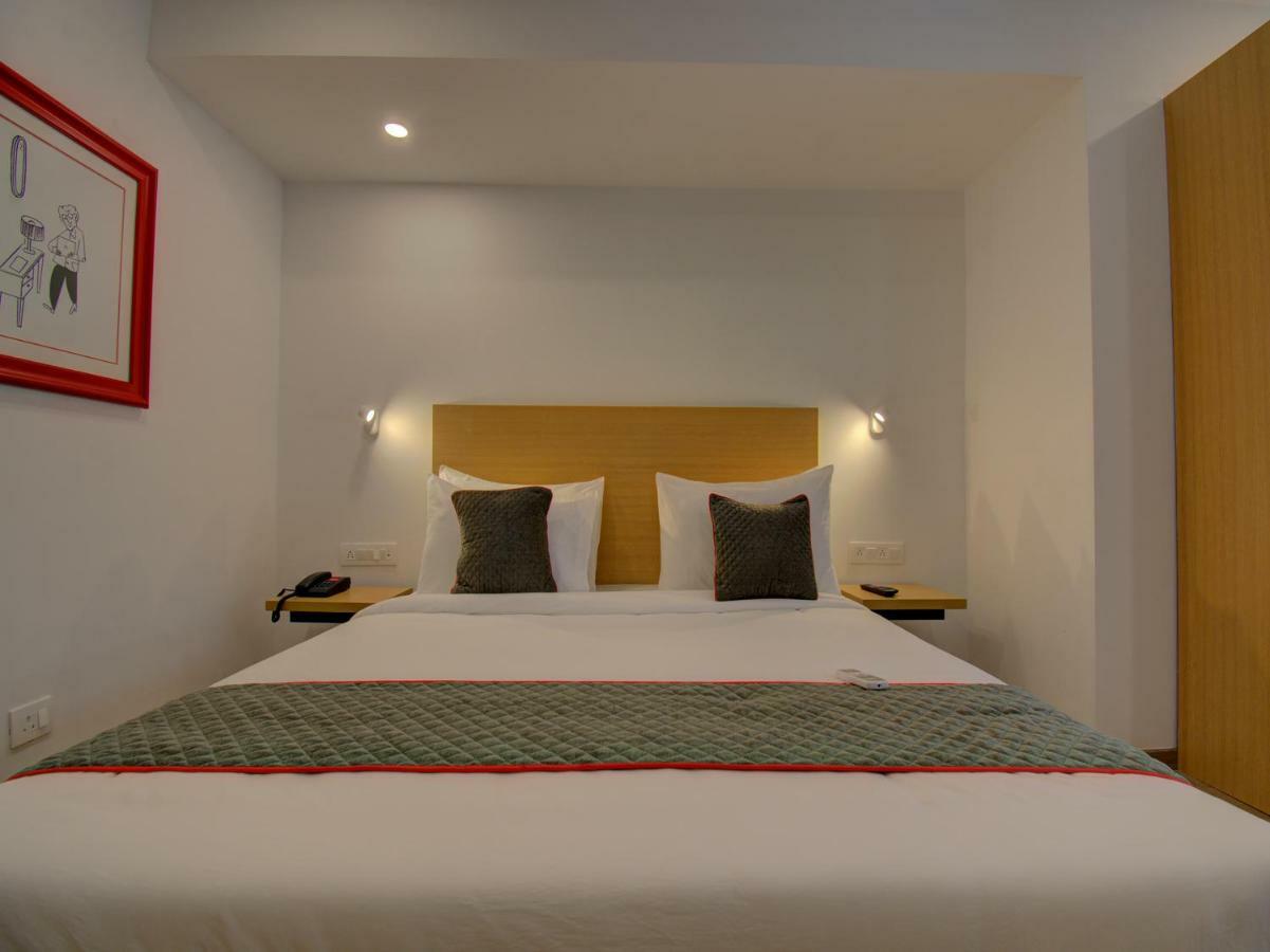 Oyo Townhouse 150 Shreyas Colony Hotel Ahmedabad Exterior photo